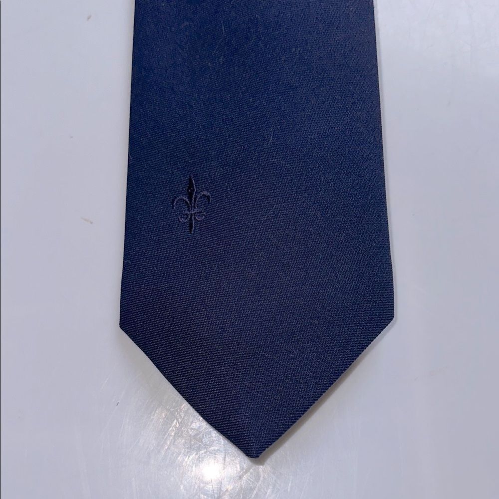 Vtg 70s Remington Americana navy blue polyester tie /fleur‎ de lis embroidery